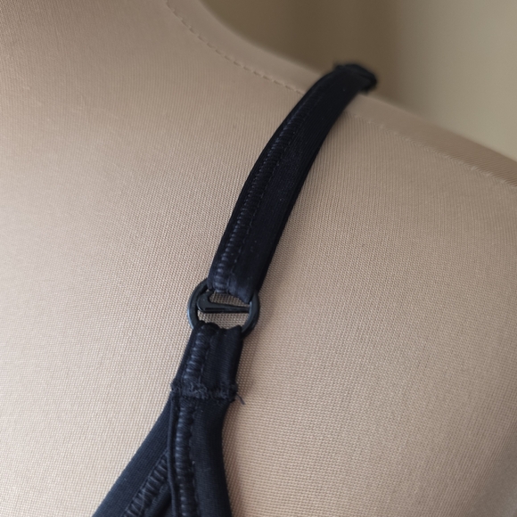 Nike Vented Black Lightly Padded Sports Bra Size Women's Extra Small - Picture 2 of 7